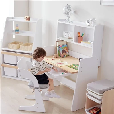 Bureau d'étude en bois pour enfants