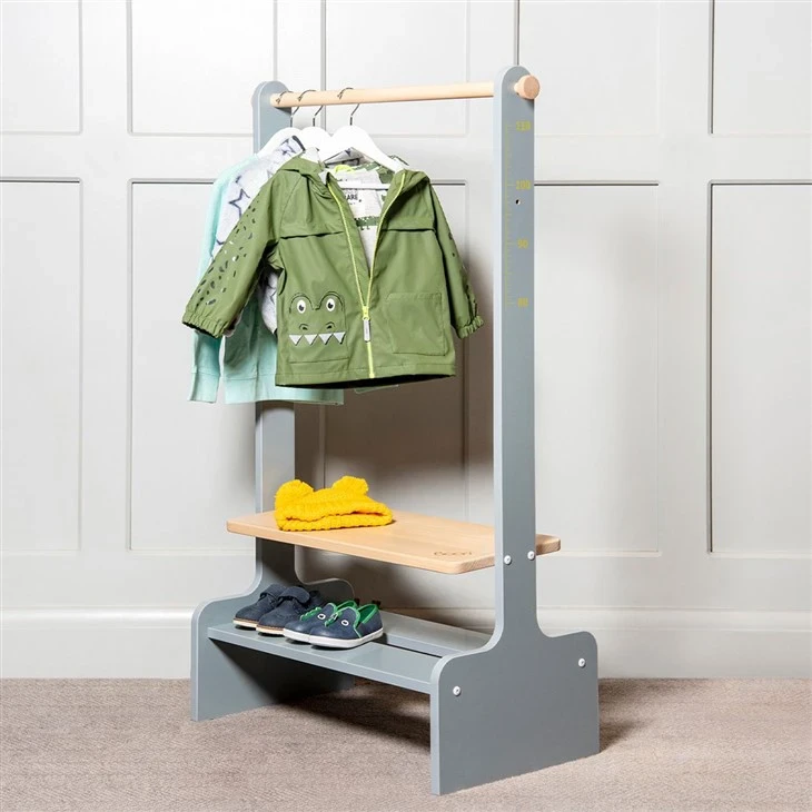 Portant à vêtements en bois pour enfants