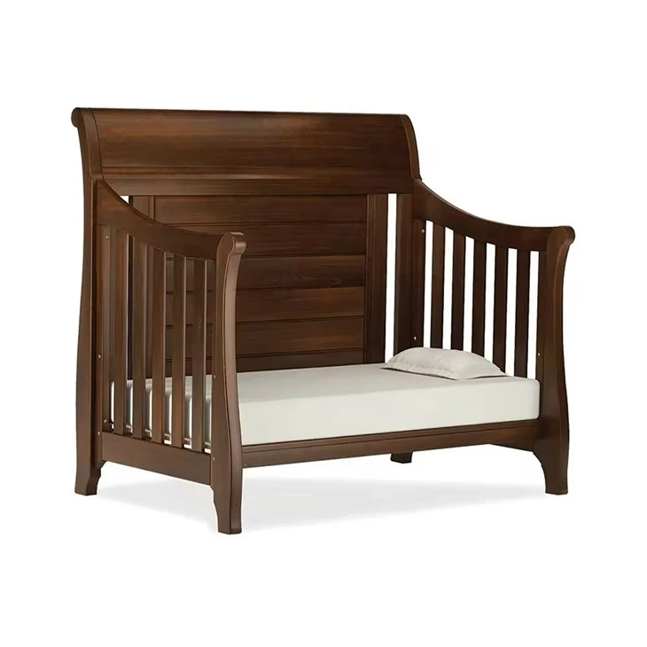 Lit bébé traîneau en bois